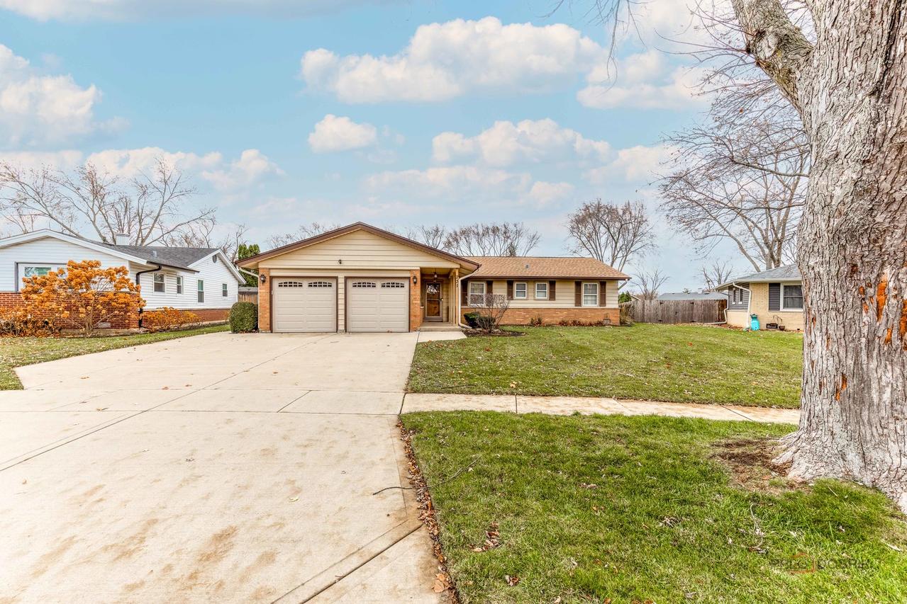 231 Fern Dr., Elk Grove Village, IL 60007