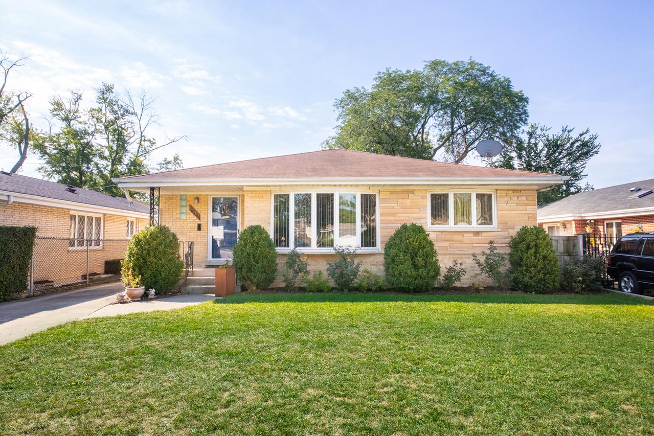 1717 Oakton St., Park Ridge, IL 60068