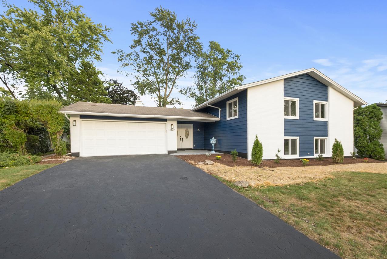 5927 Sherman Dr., Woodridge, IL 60517