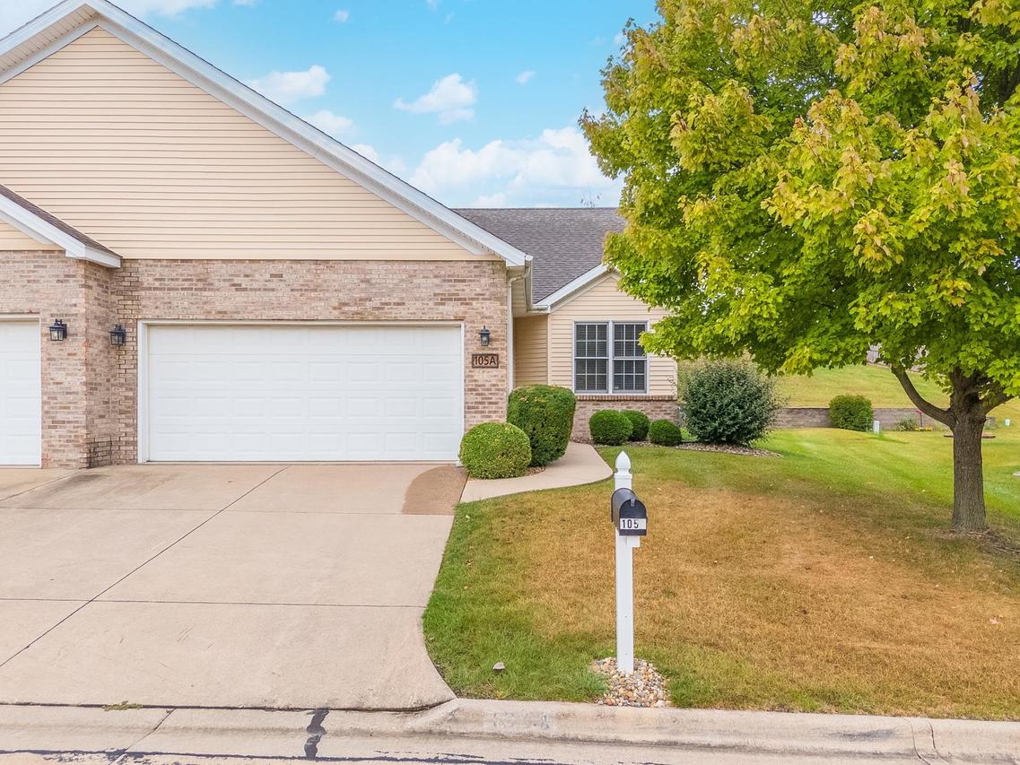 105 Meadow Ridge Dr. #A, Bloomington, IL 61704