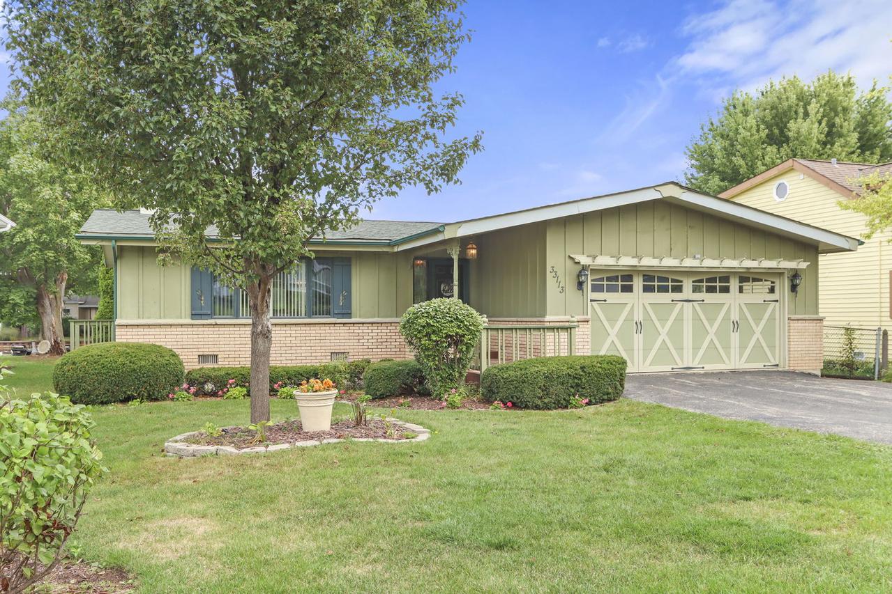33113 N Cove Rd., Grayslake, IL 60030