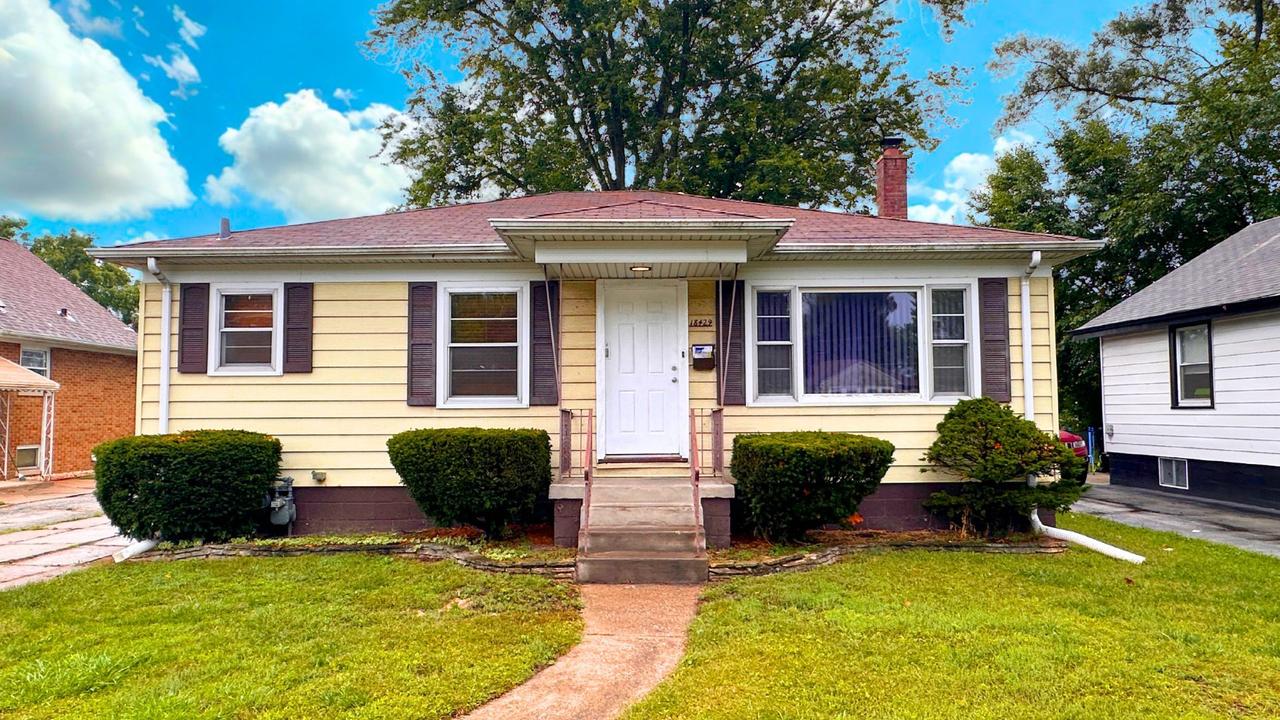 18429 Ridgewood Ave., Lansing, IL 60438