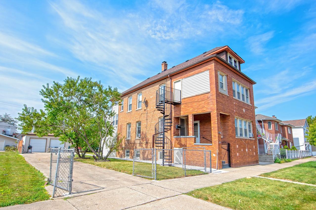 132 N 22nd Ave., Melrose Park, IL 60160