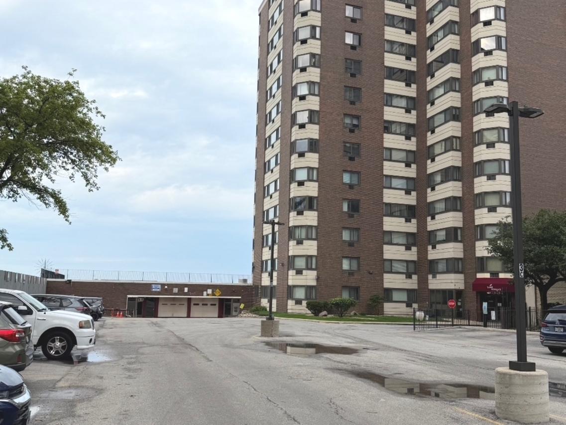 7337 S South Shore Dr. #904, Chicago, IL 60649