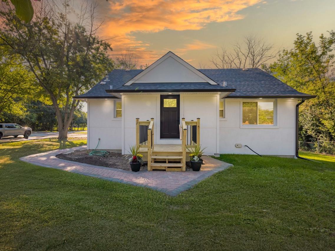 1046 E Van Buren St., Villa Park, IL 60181