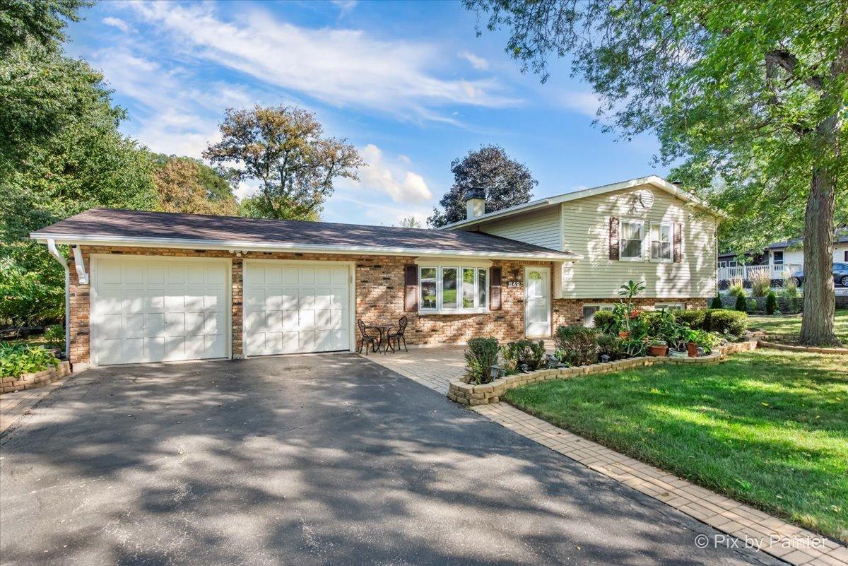 849 Hemlock Dr., Sleepy Hollow, IL 60118