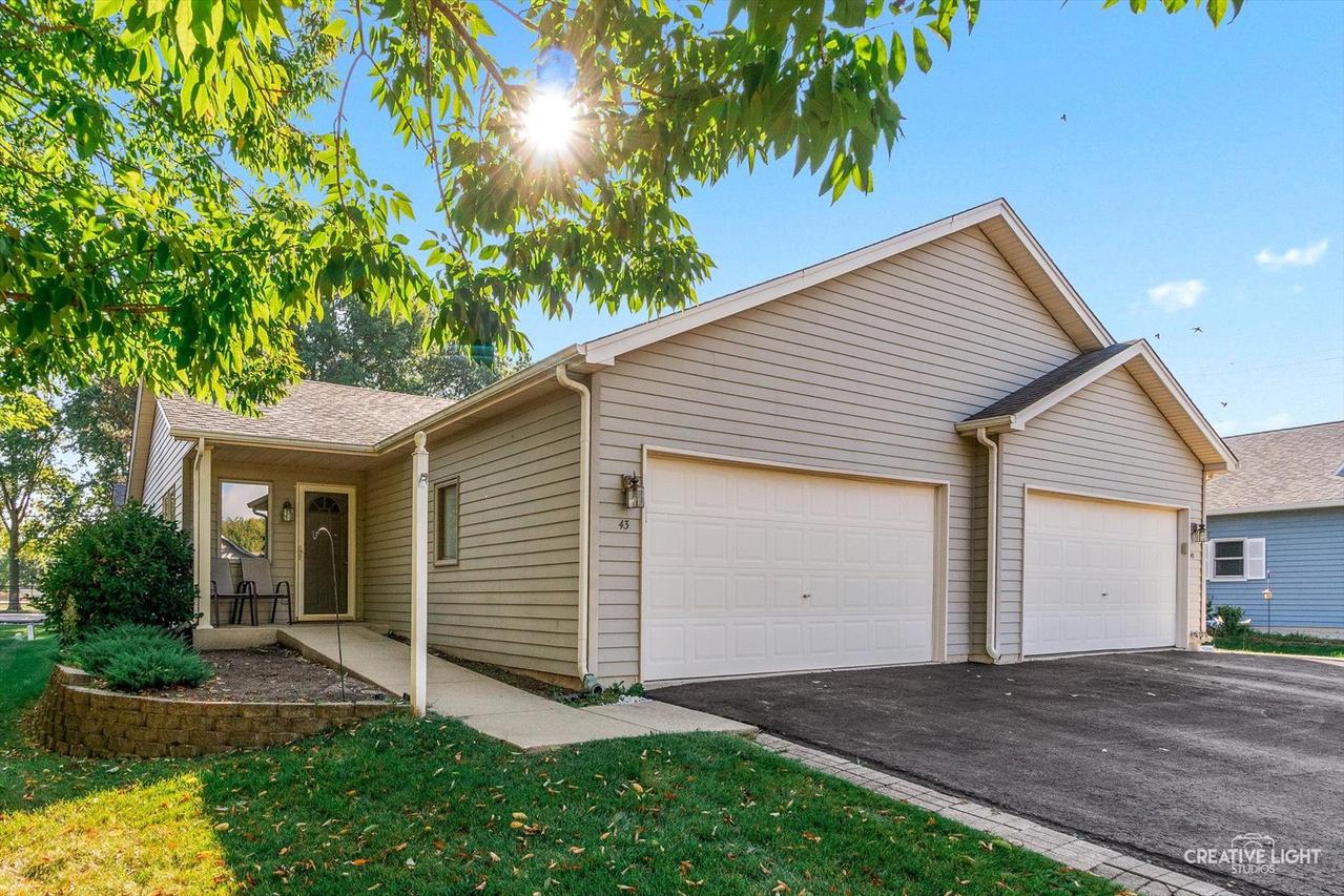 43 S Juniper Dr., North Aurora, IL 60542