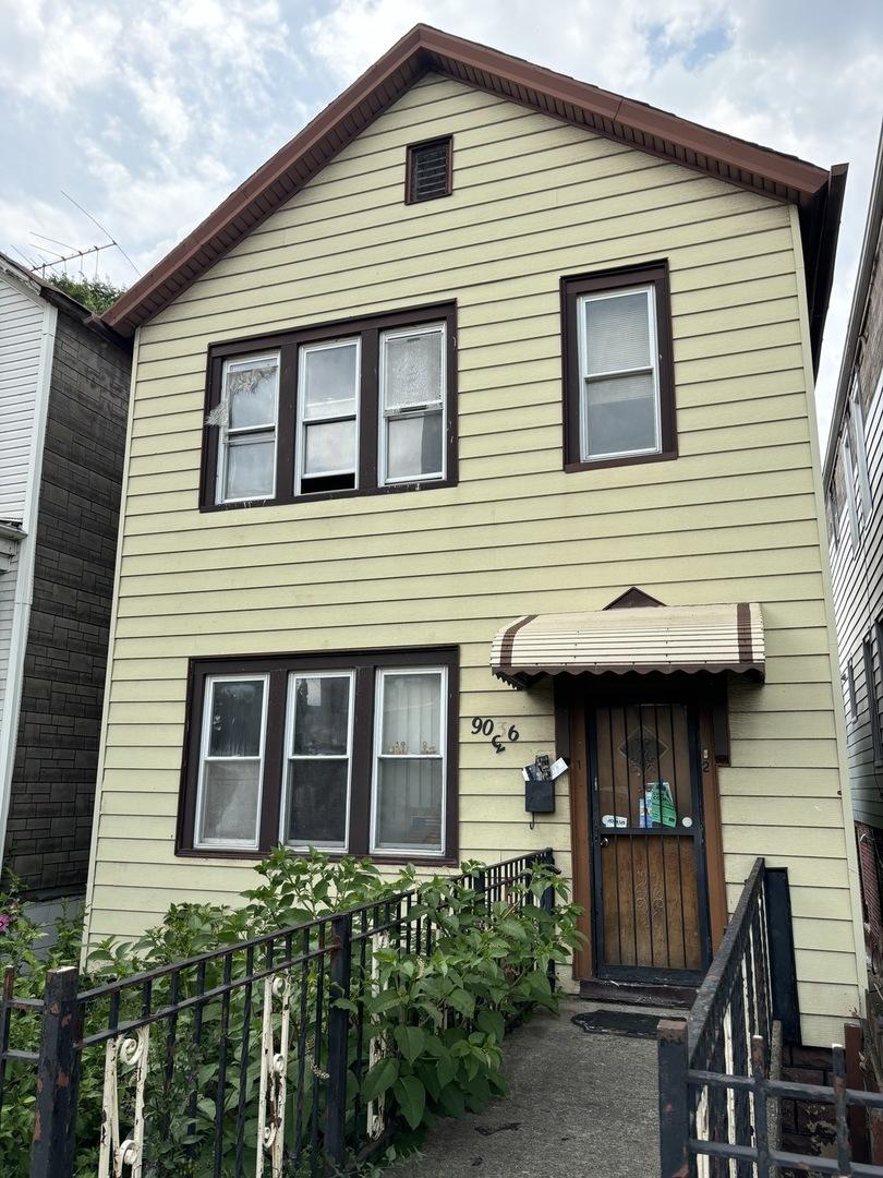 9036 S Houston Ave., Chicago, IL 60617