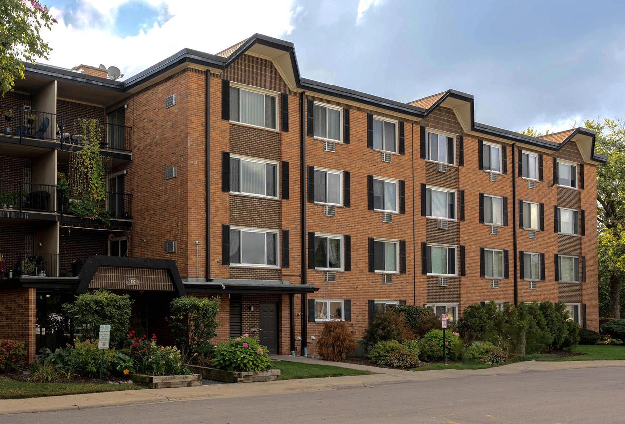 1127 S Old Wilke Rd. #403, Arlington Heights, IL 60005