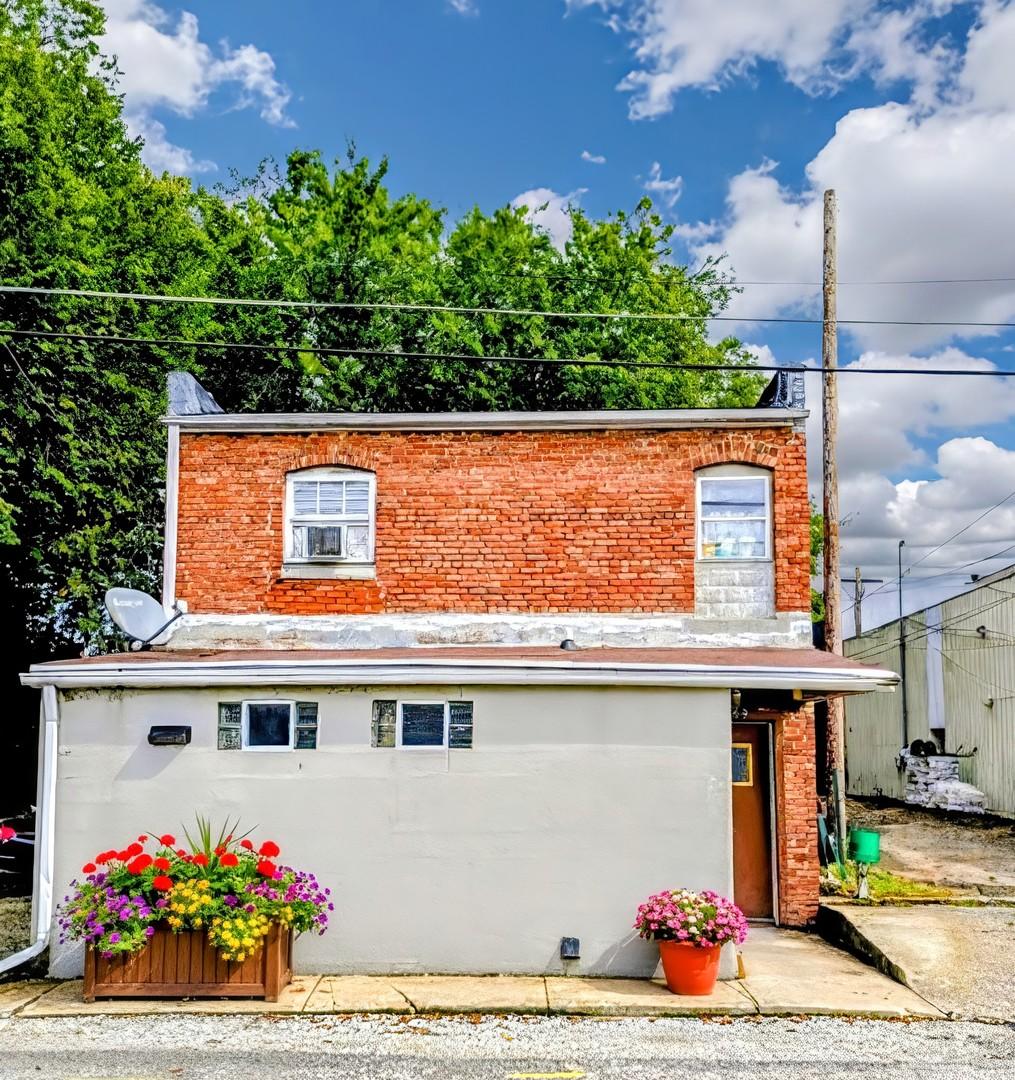 109 N Dixie Hwy., Momence, IL 60954