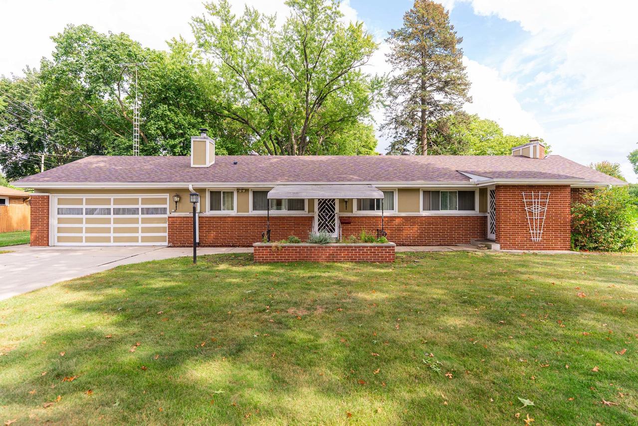 1543 W Downer Pl., Aurora, IL 60506