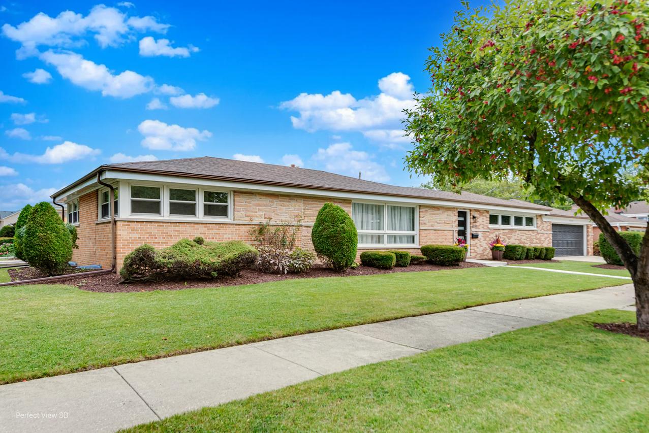 4354 Lyons St., Skokie, IL 60076