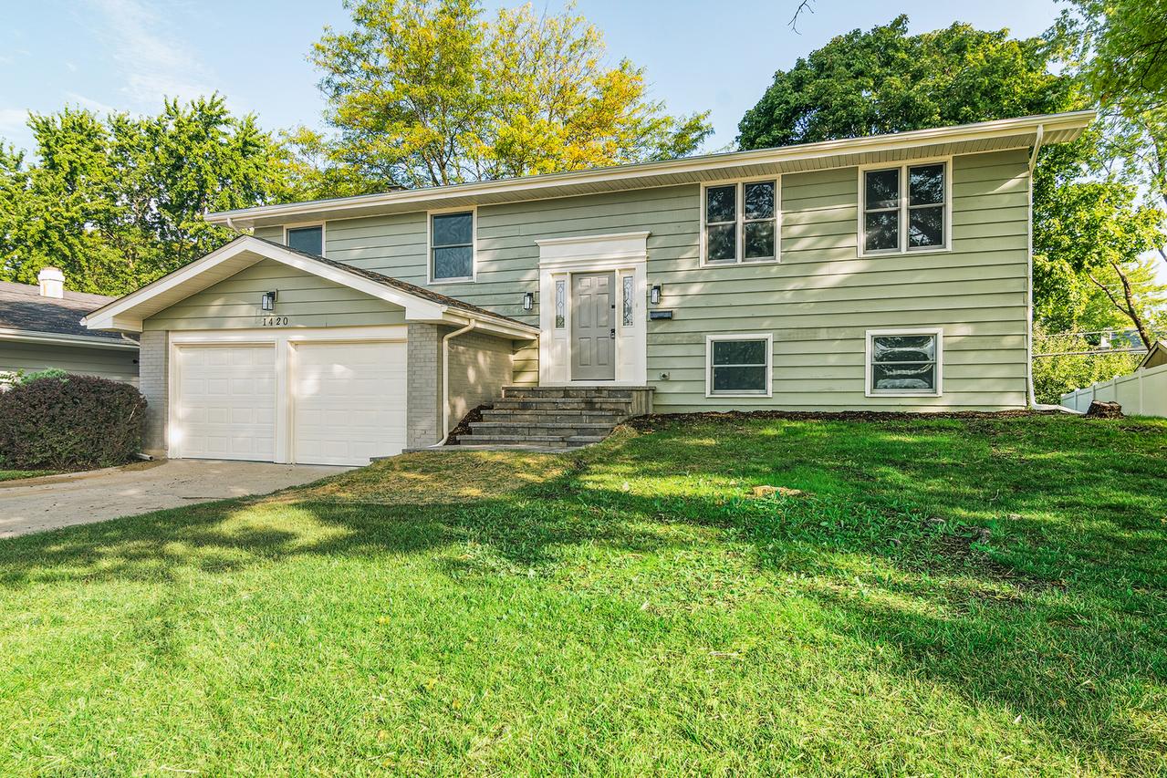 1420 Hassell Rd., Hoffman Estates, IL 60169