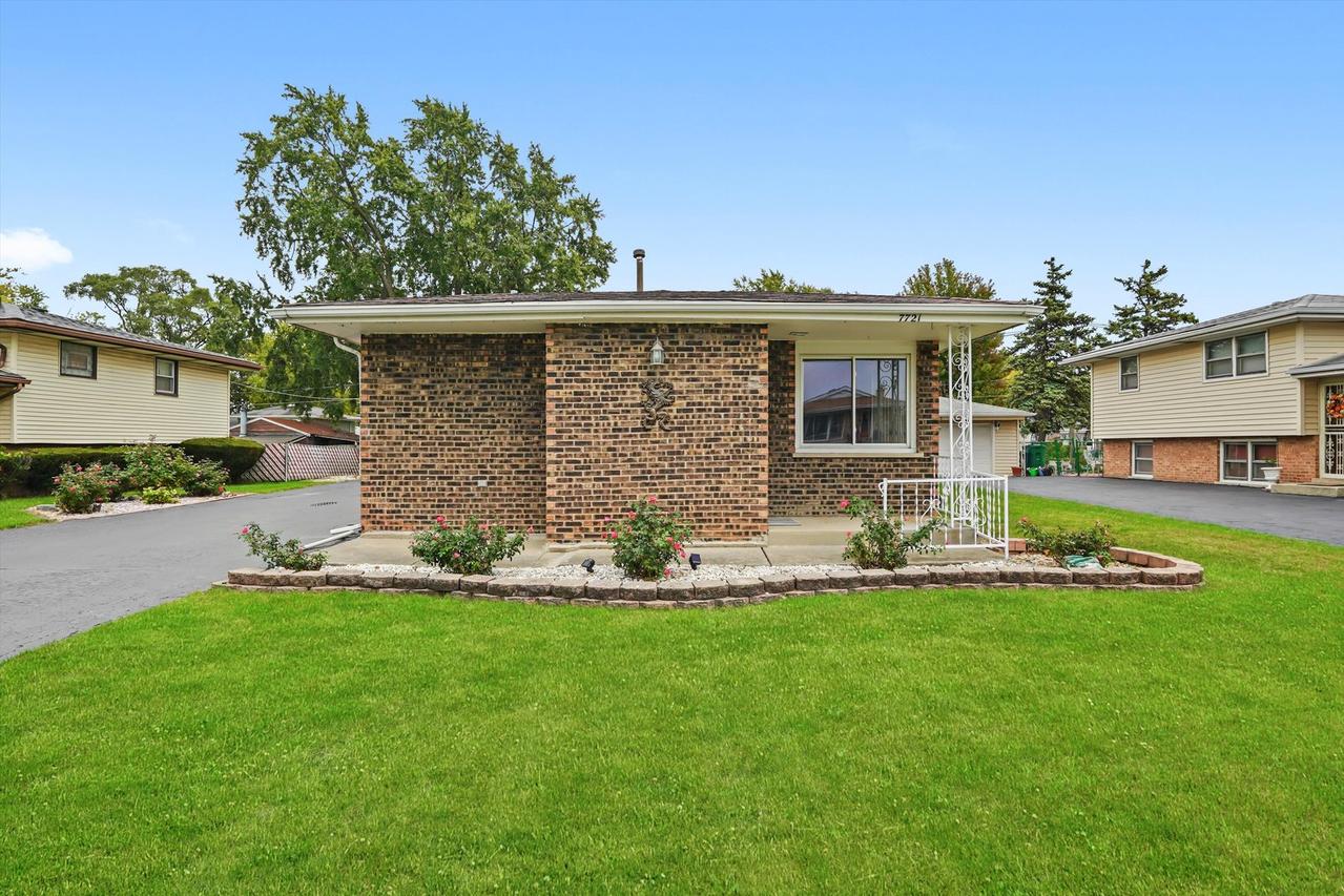 7721 Normandy Ave., Burbank, IL 60459