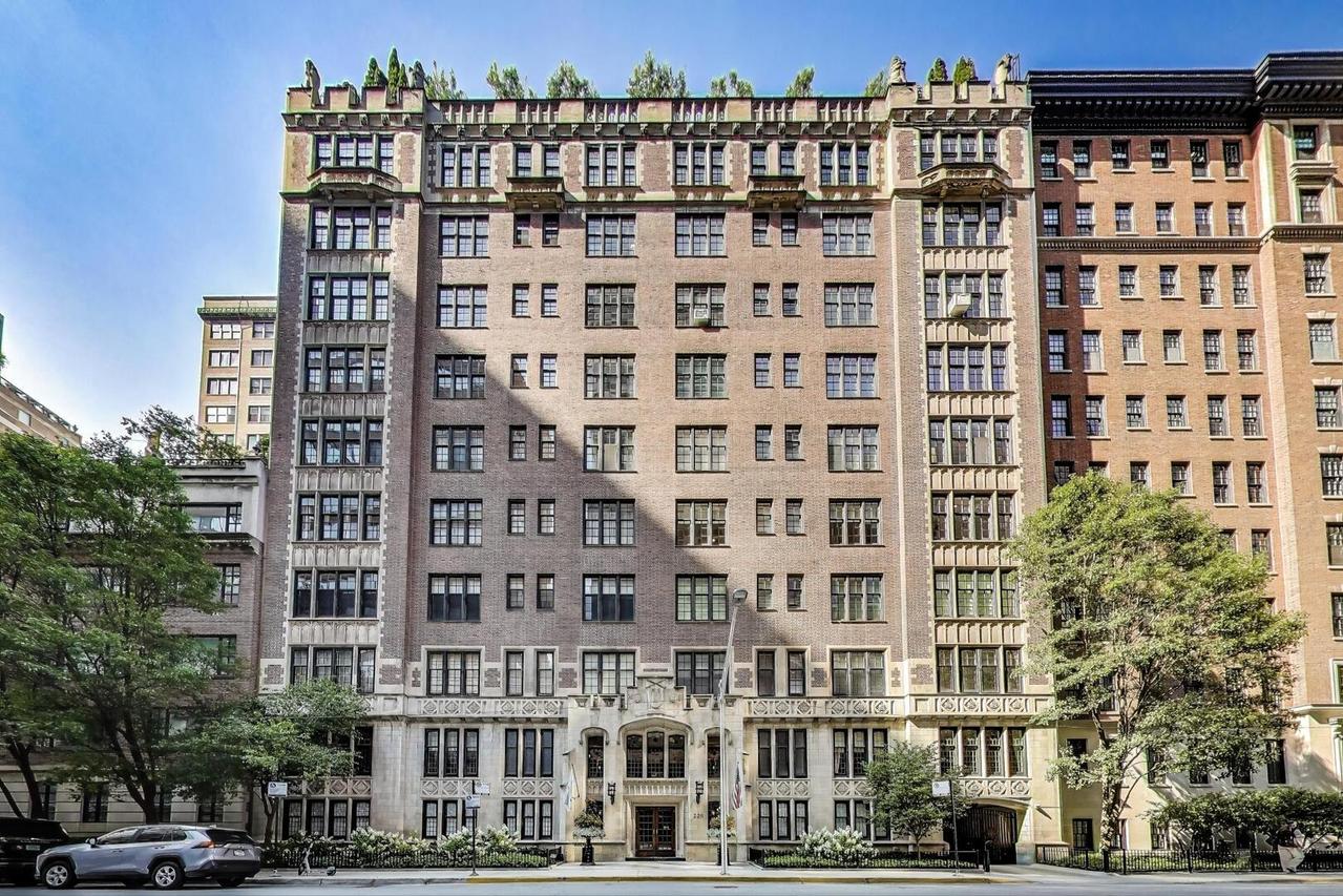 220 E Walton Pl. #5E, Chicago, IL 60611