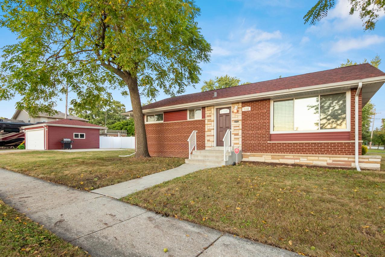 5168 W 99th St., Oak Lawn, IL 60453