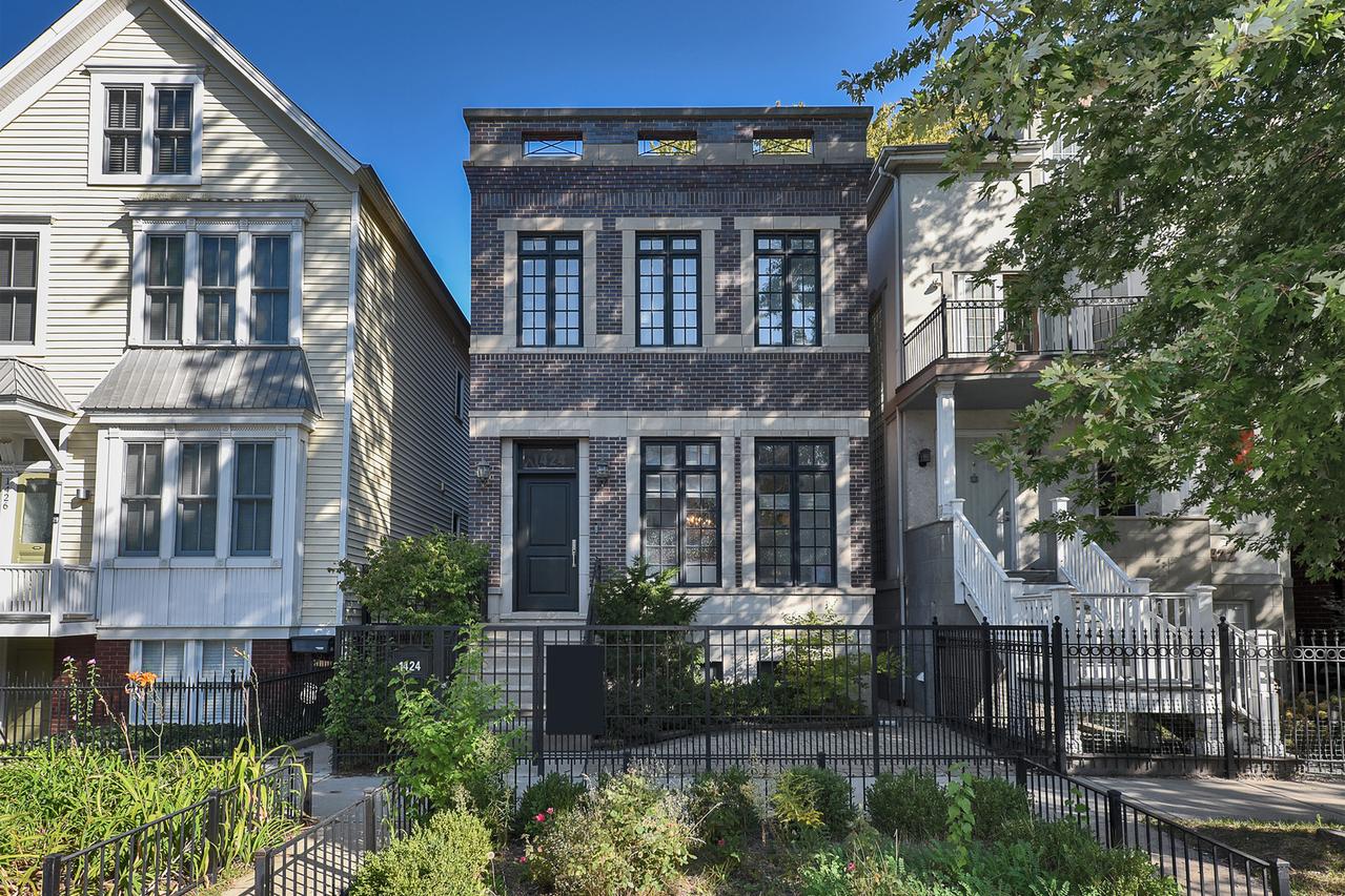 1424 W Barry Ave., Chicago, IL 60657