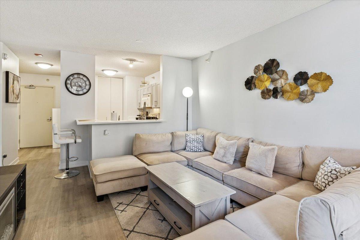 222 N Columbus Dr. #708, Chicago, IL 60601