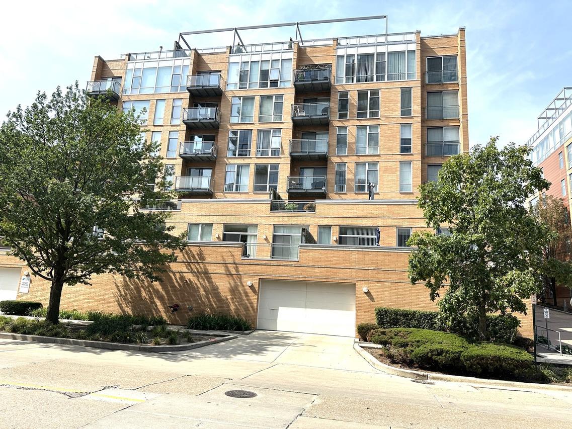 1720 Oak Ave. #706, Evanston, IL 60201
