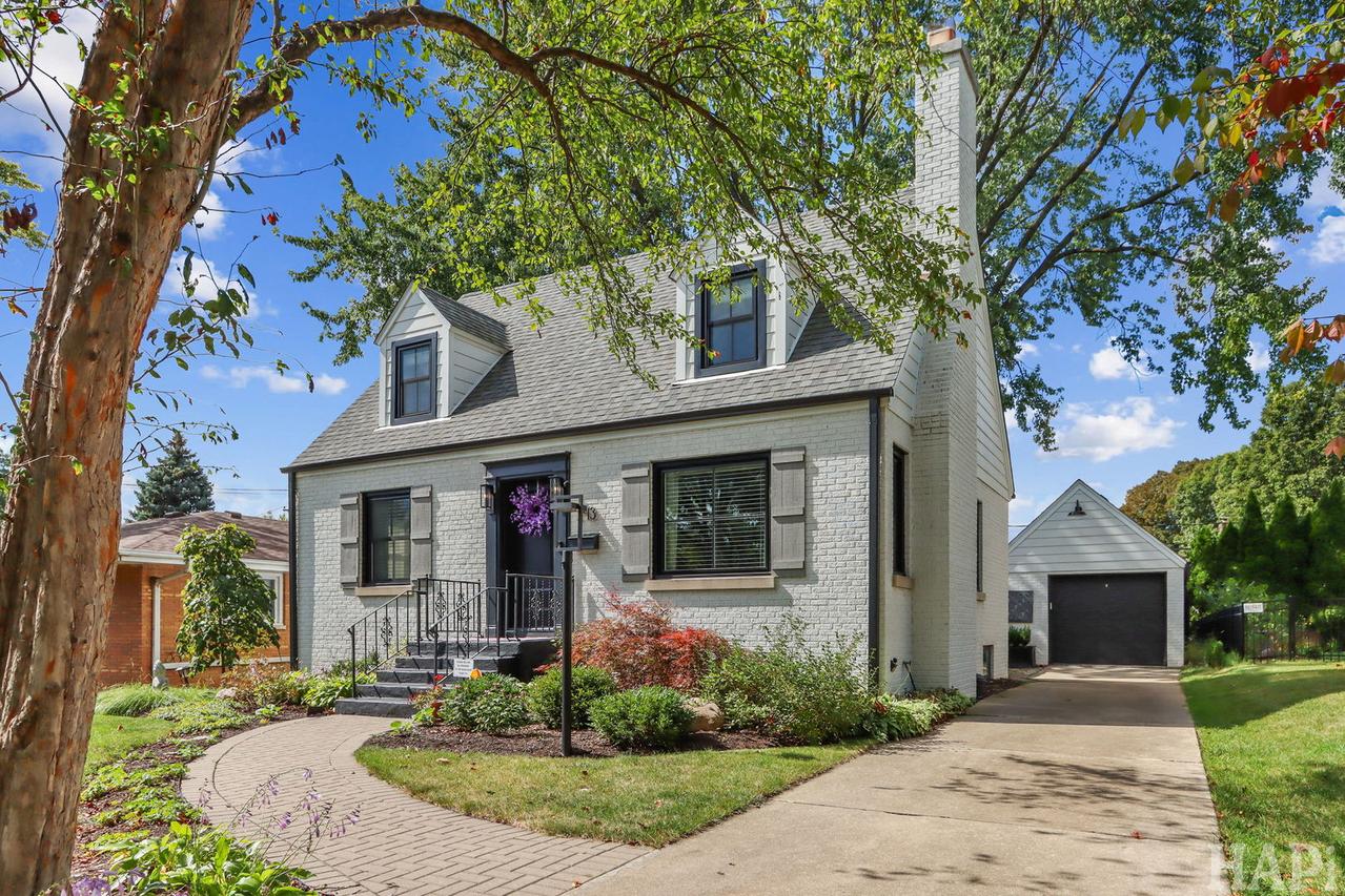 243 S Evanslawn Ave., Aurora, IL 60506