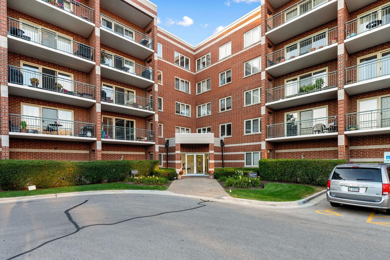 6450 W Berteau Ave. #201, Chicago, IL 60634