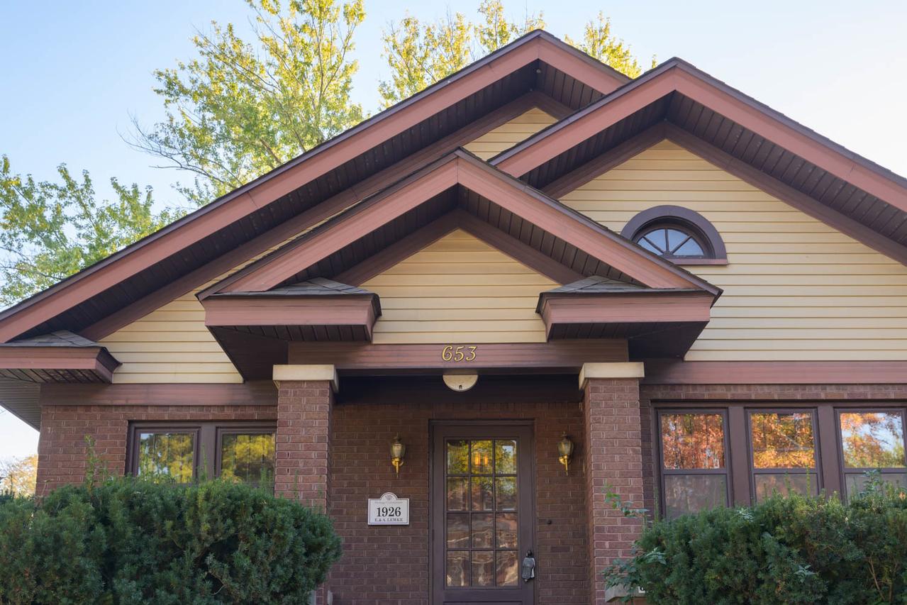 653 Park St., Elgin, IL 60120