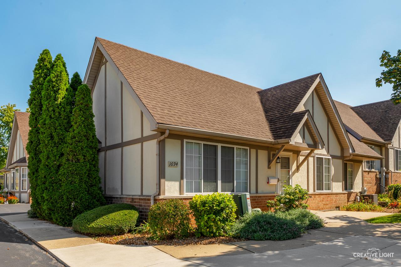1694 Willow Circle Dr., Crest Hill, IL 60403