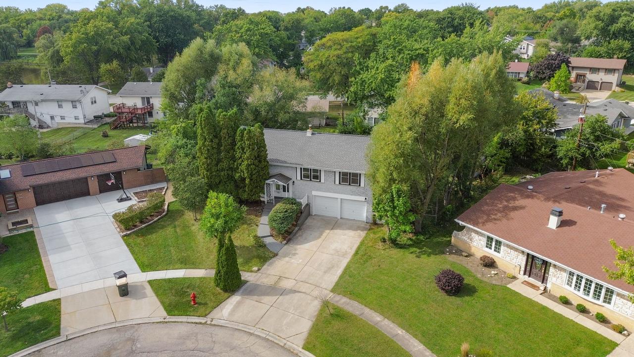 1180 Cobble Hill Ct., Hoffman Estates, IL 60169