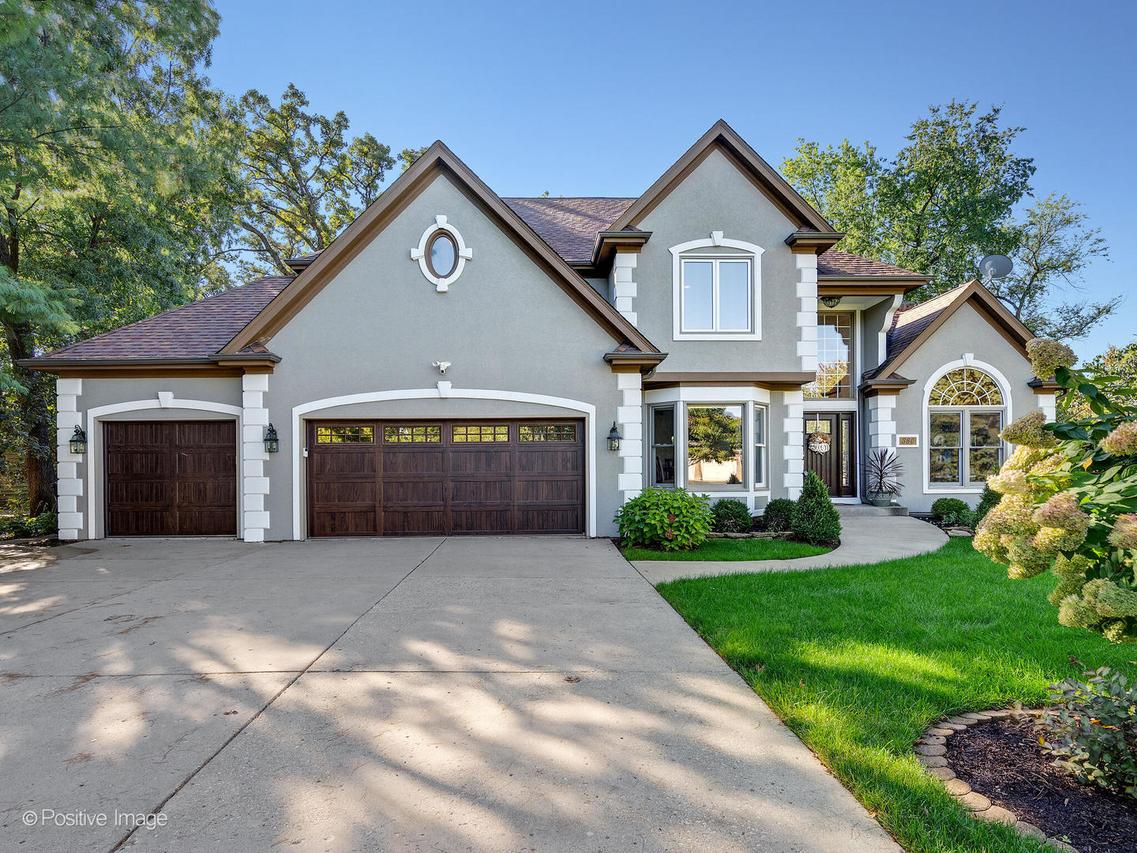 360 Long Oak Dr., West Chicago, IL 60185