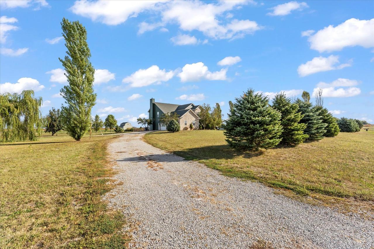 1376 E 2950 North Rd., Mansfield, IL 61854