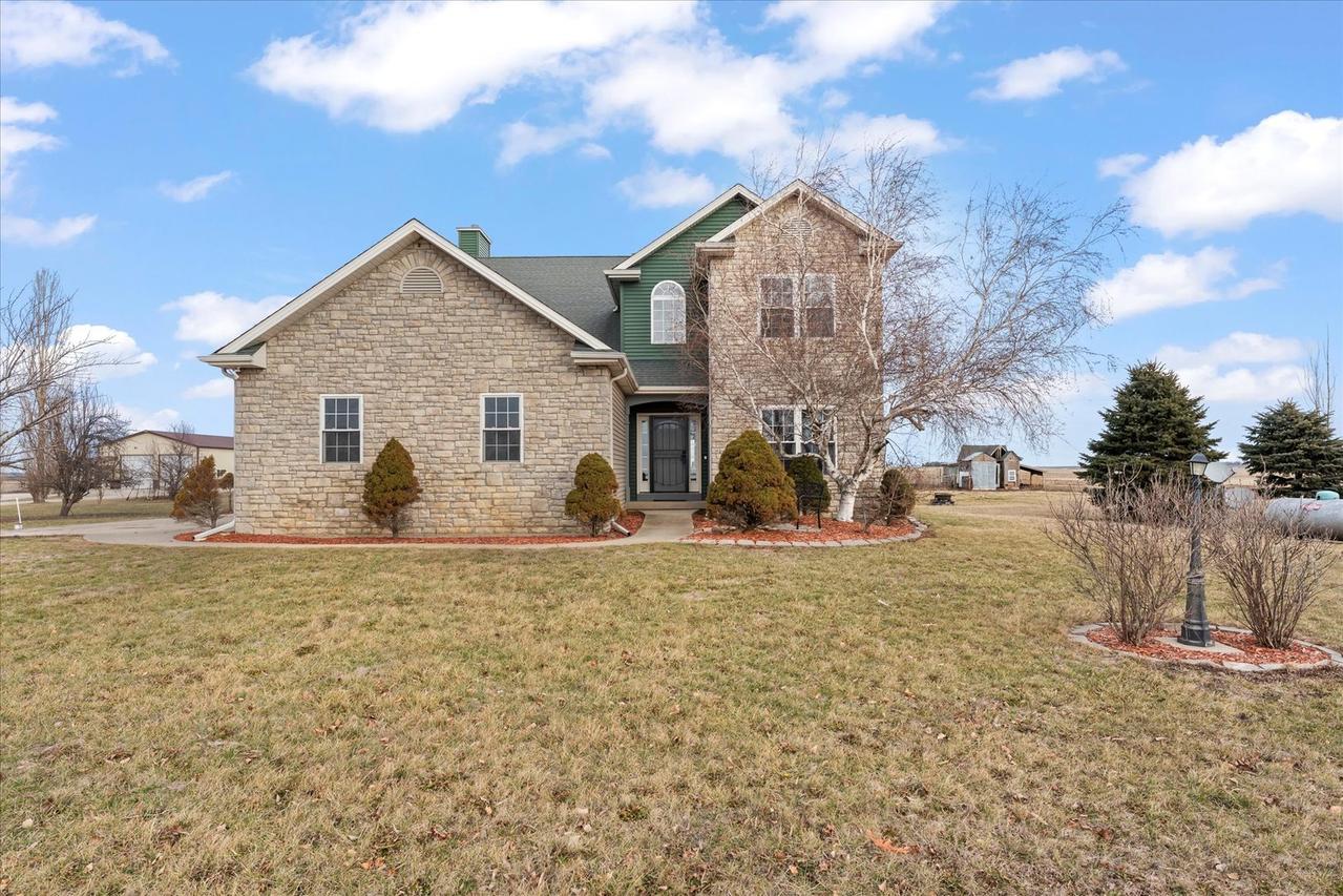 1376 E 2950 North Rd., Mansfield, IL 61854