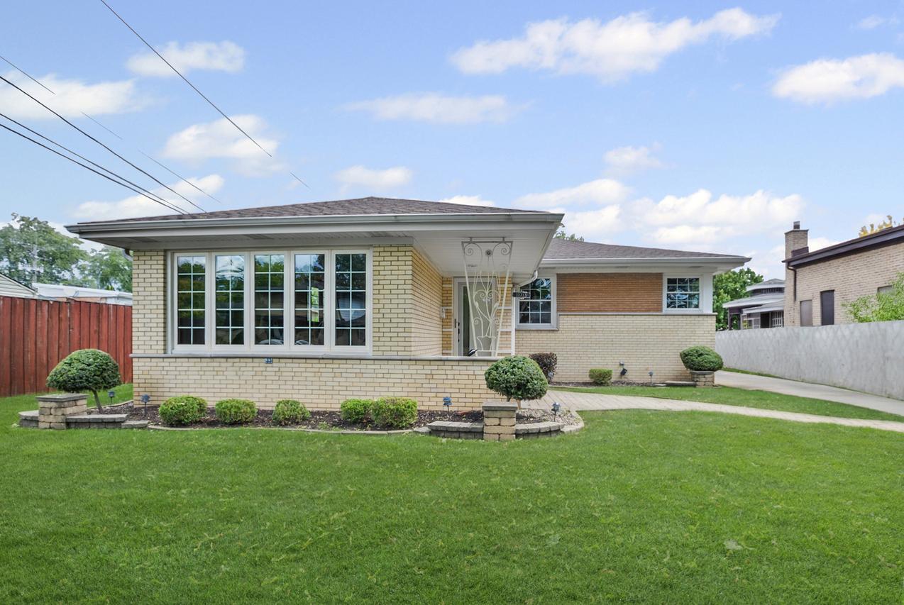 10713 Lawler Ave., Oak Lawn, IL 60453