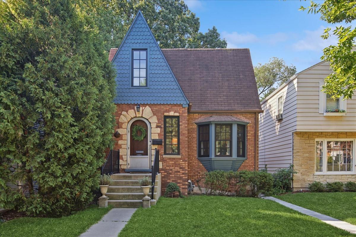 1916 Keeney St., Evanston, IL 60202