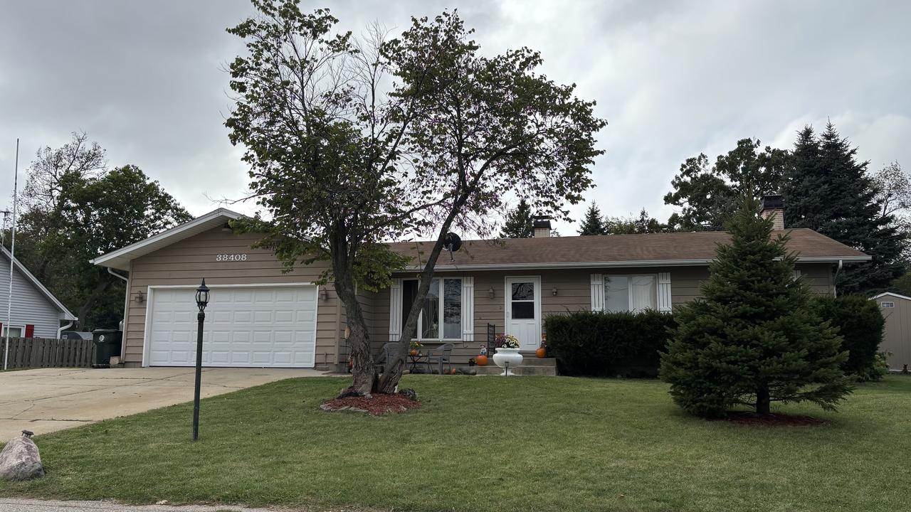 38408 Primrose Path, Spring Grove, IL 60081