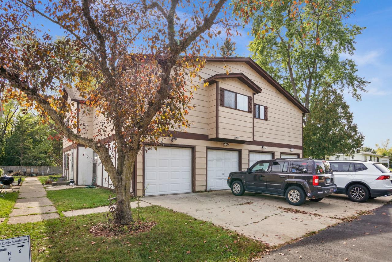 34W951 Stanton Dr. #H, St. Charles, IL 60174