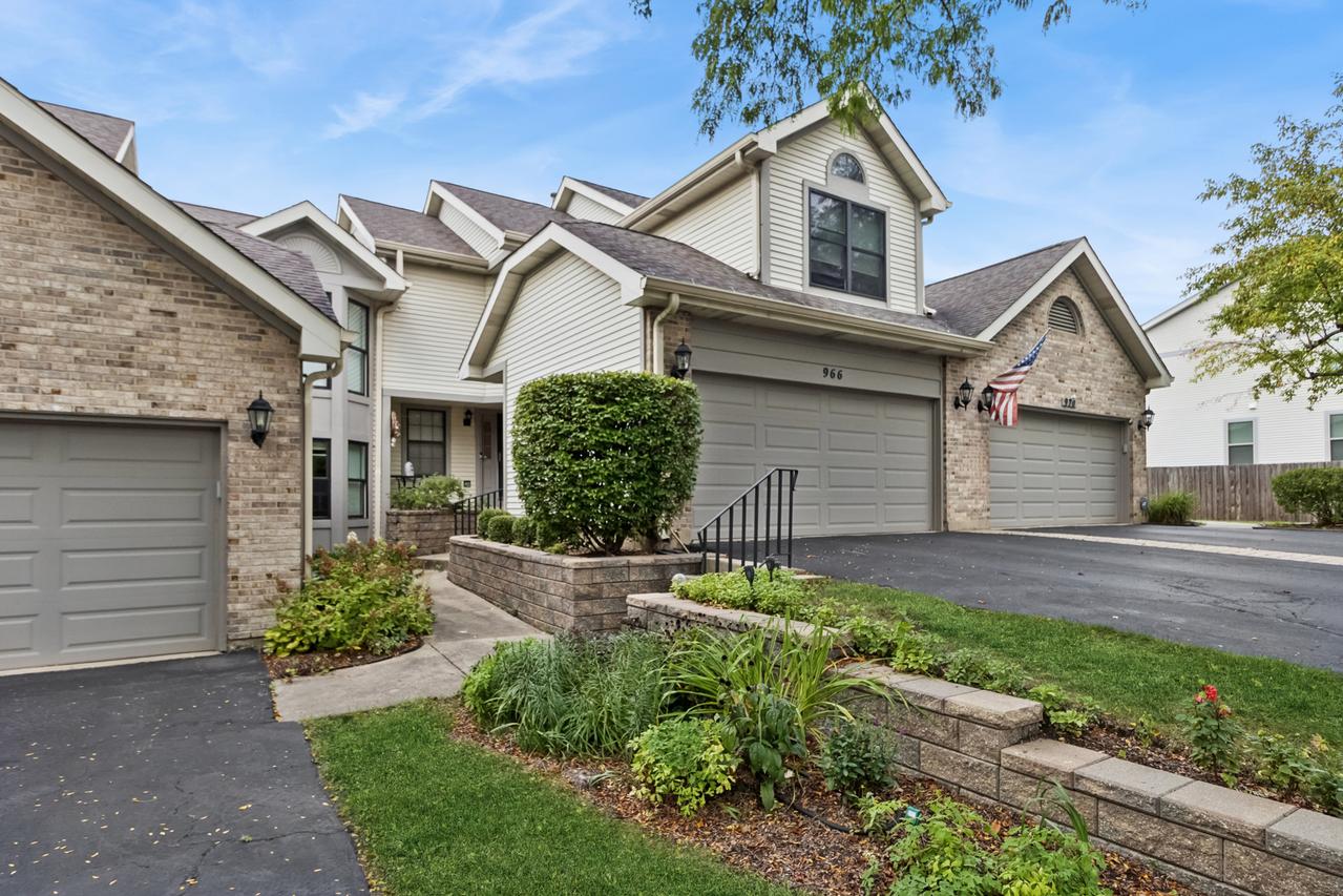 966 N Auburn Woods Dr., Palatine, IL 60067