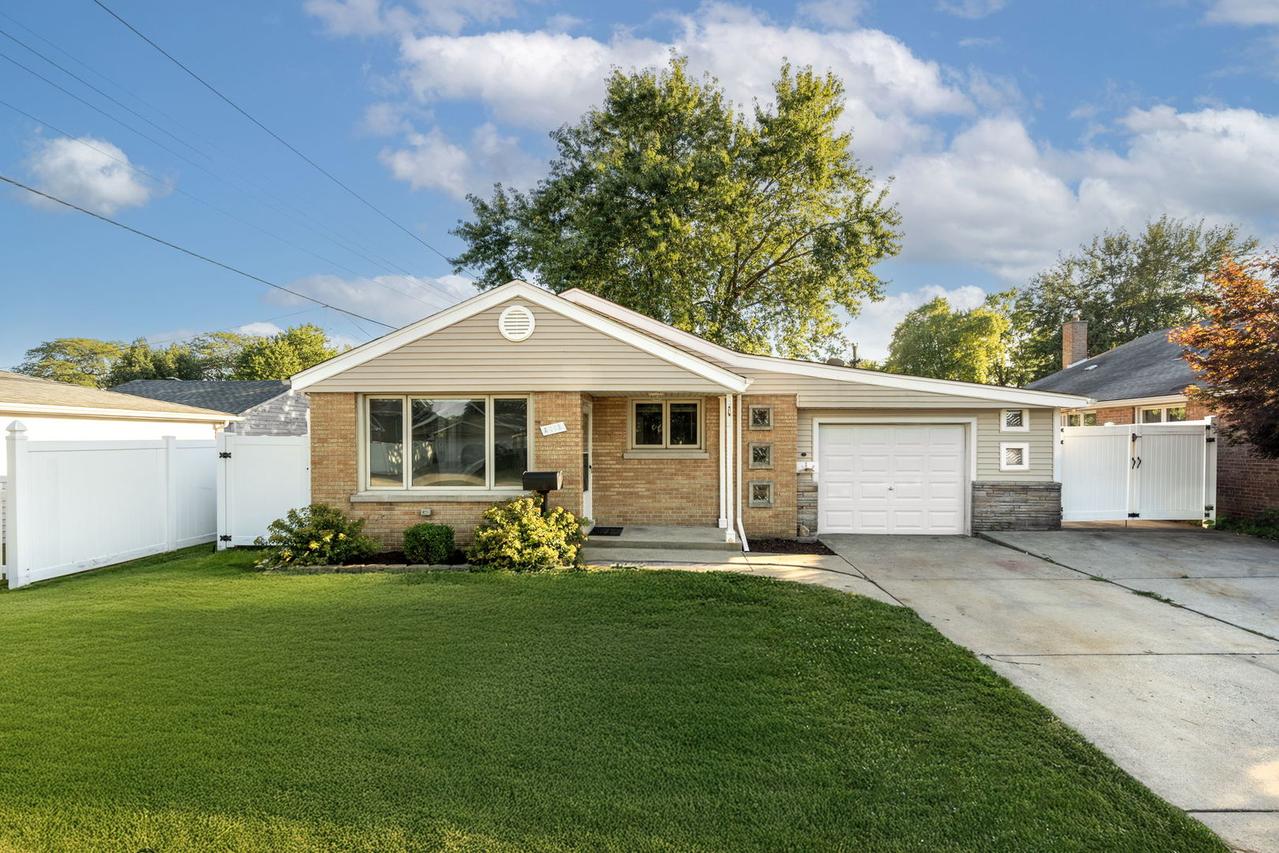 5113 W 90th St., Oak Lawn, IL 60453