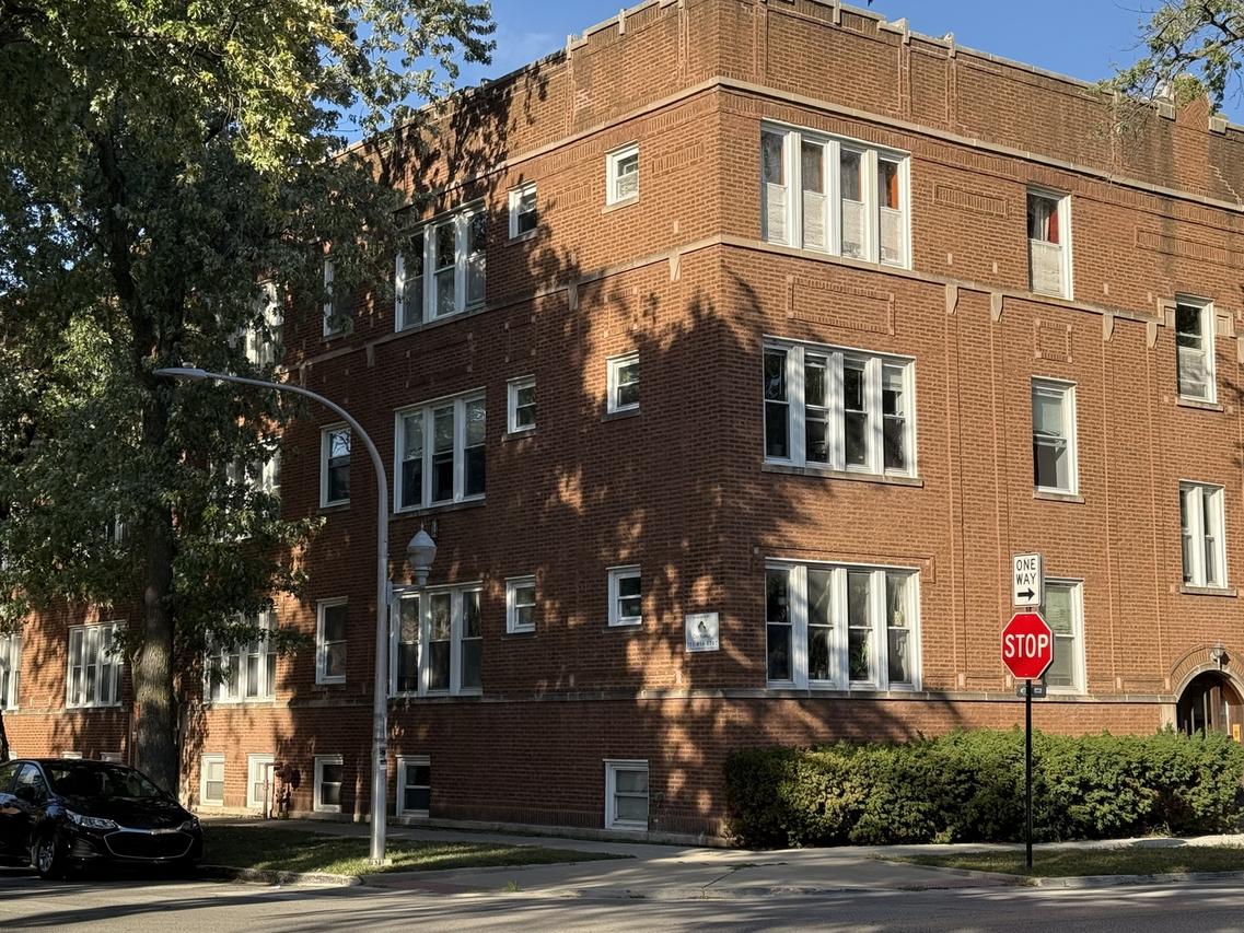 7207 N Damen Ave. #2, Chicago, IL 60645
