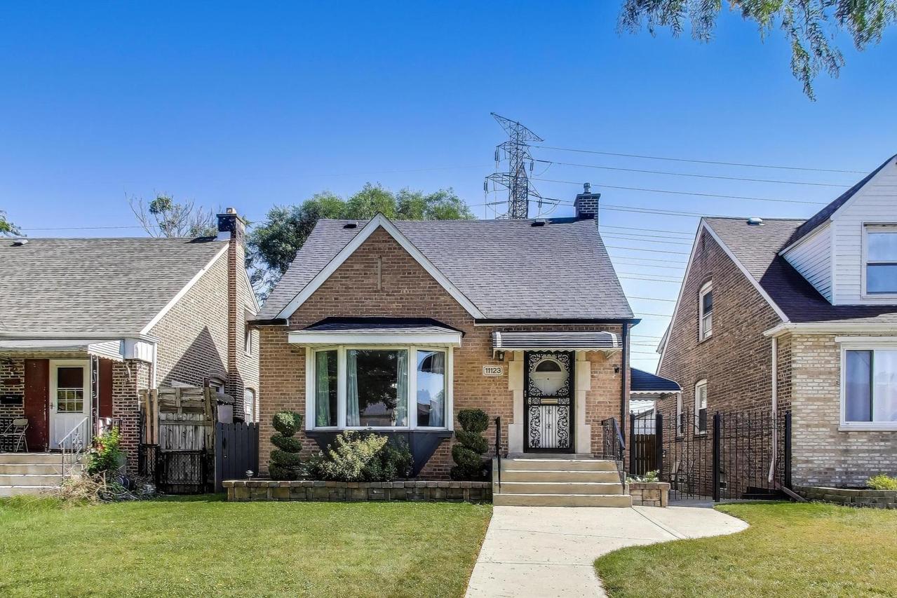 11123 S Avenue B, Chicago, IL 60617