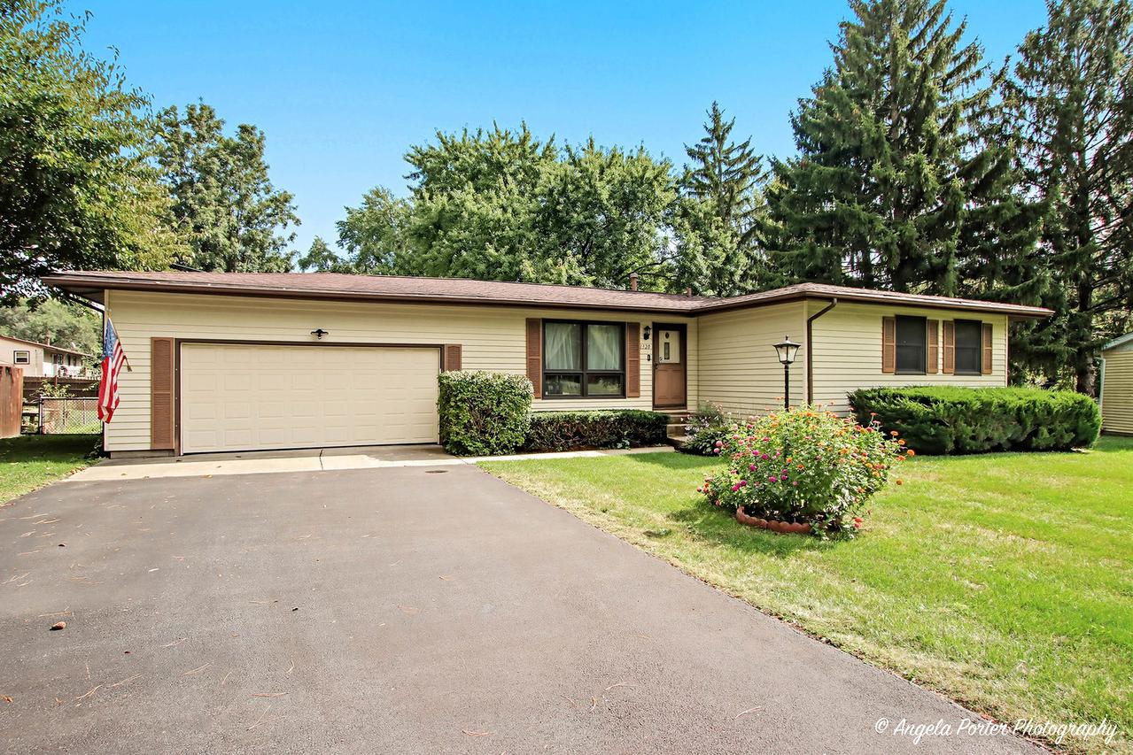 1320 Meadow Ln., Mchenry, IL 60050