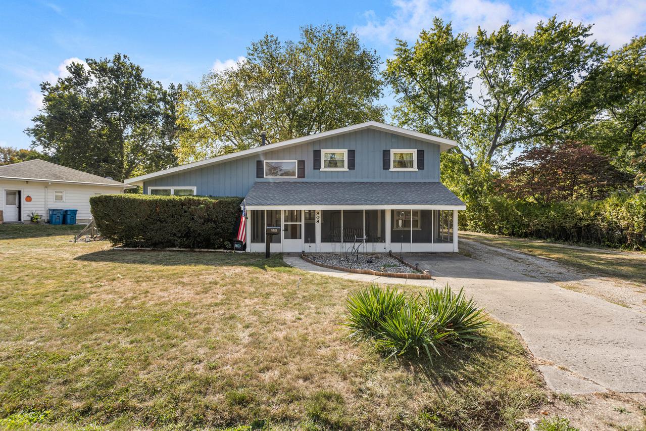 808 S Longview Rd., Monticello, IL 61856