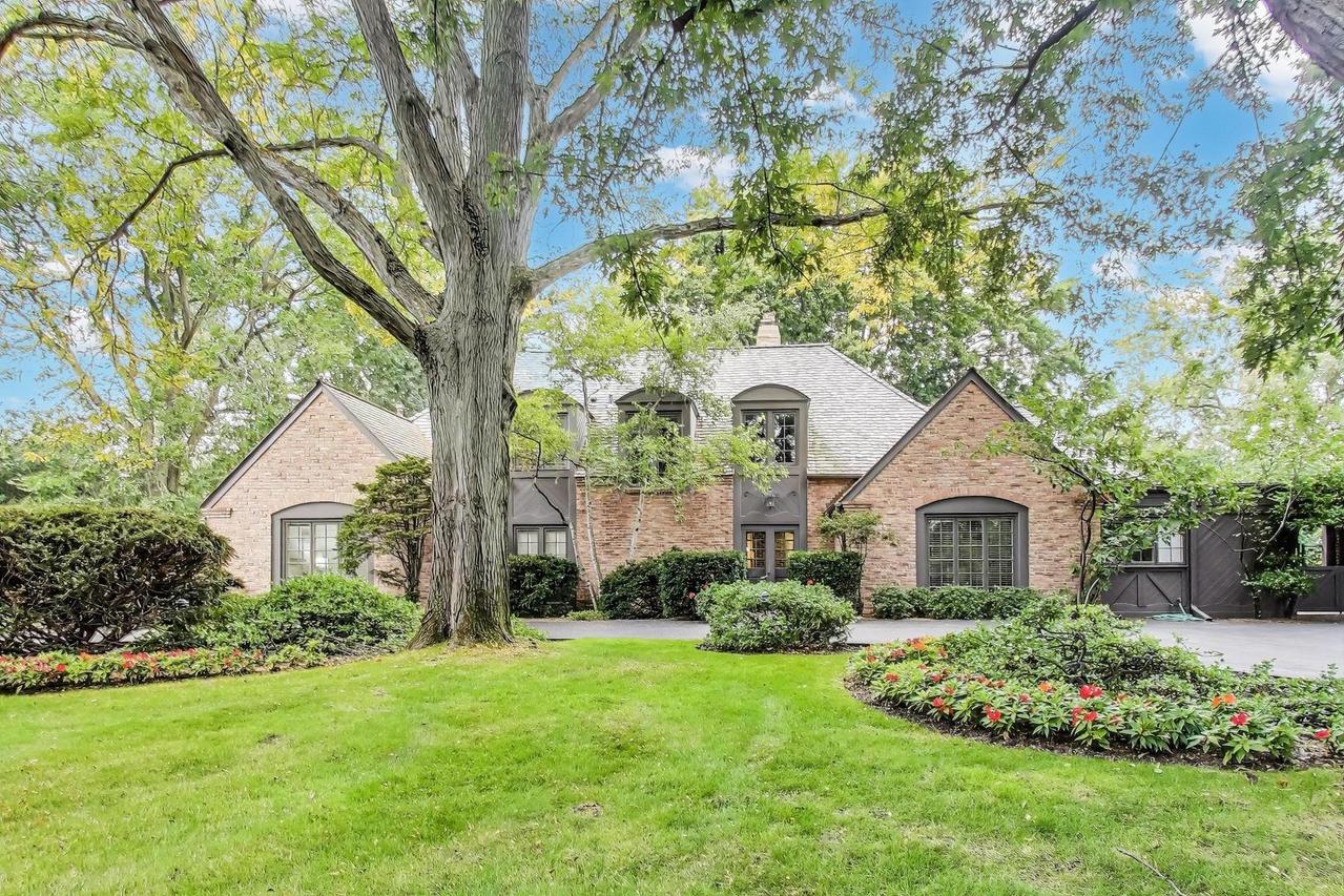 650 Midfield Ln., Northbrook, IL 60062