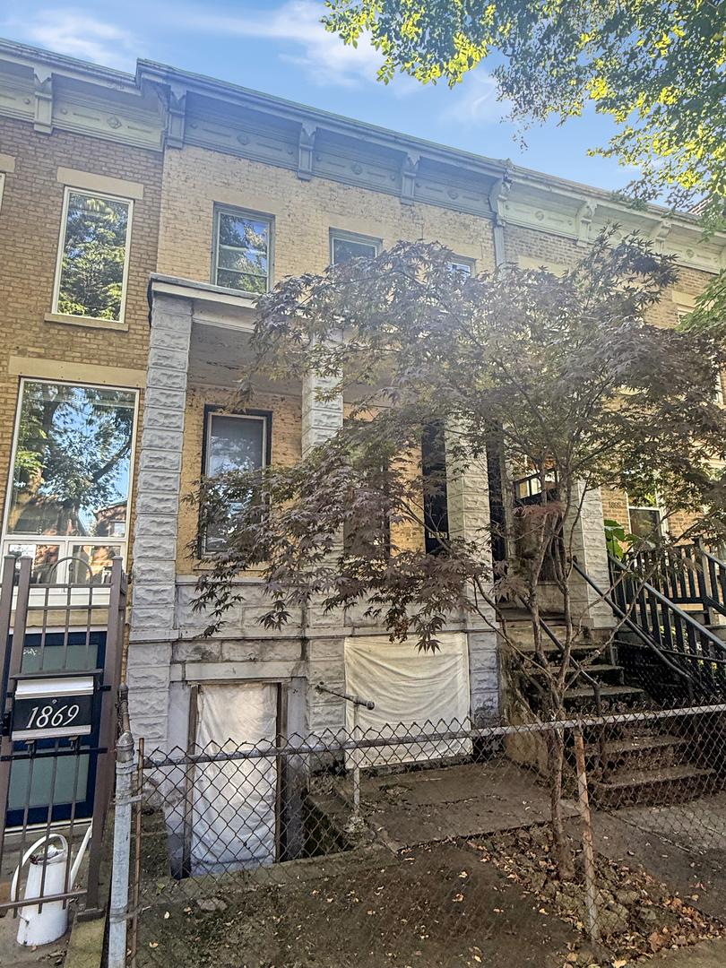 1867 N Leavitt St., Chicago, IL 60647