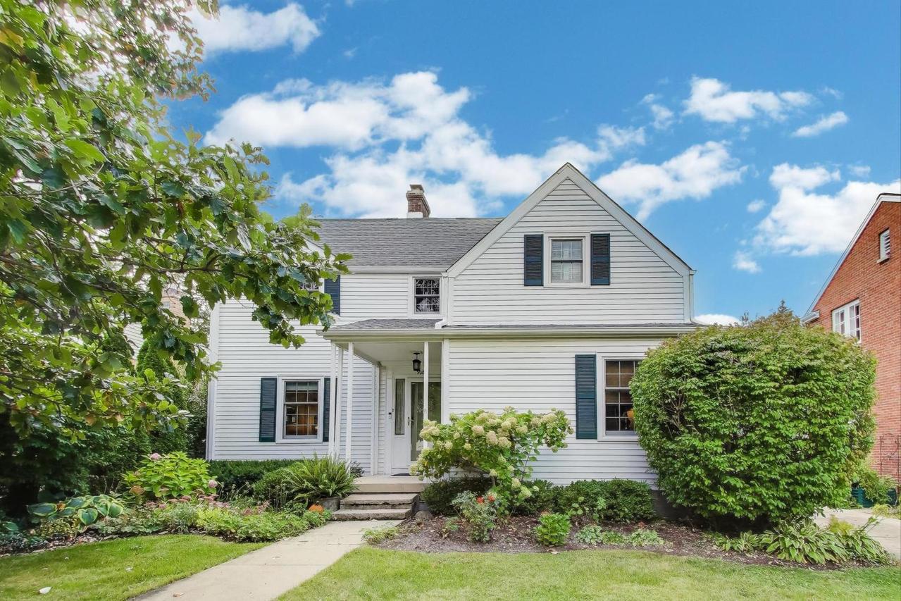 908 Lexington St., Wheaton, IL 60187