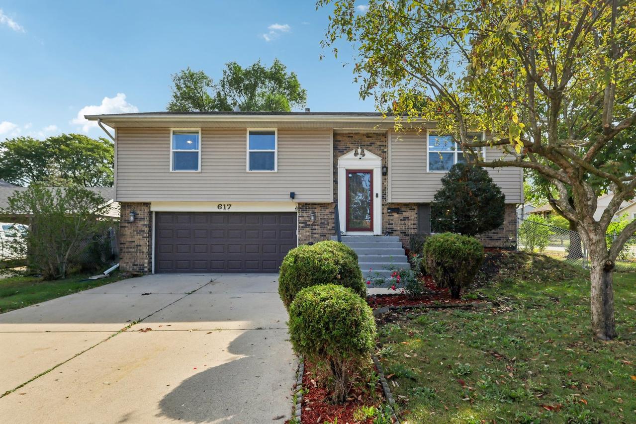 617 Arnold Ave., Streamwood, IL 60107