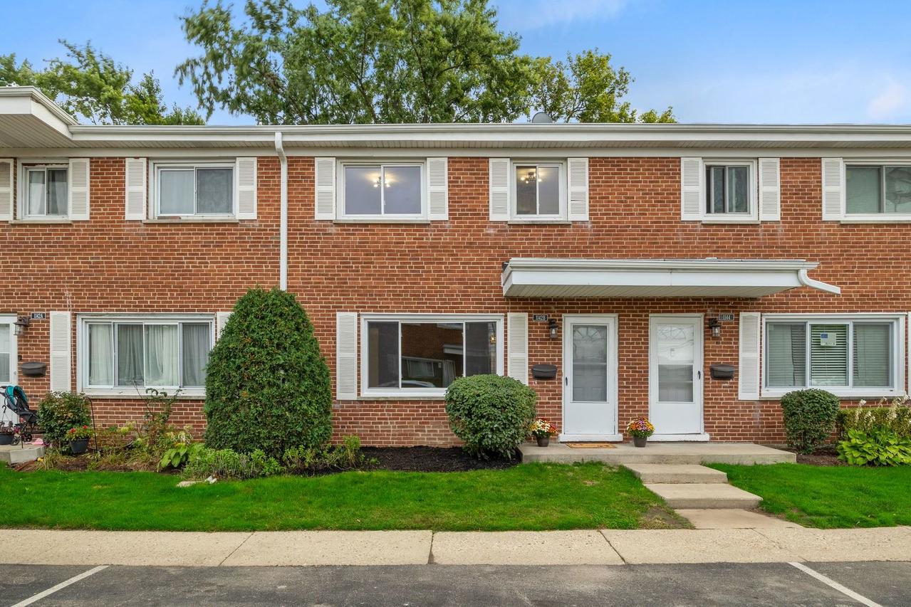 1142 N Boxwood Dr. #B, Mount Prospect, IL 60056