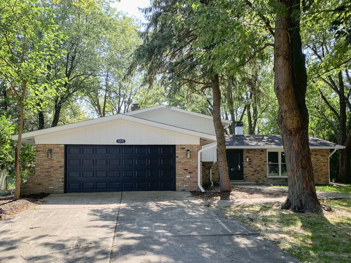 28W555 Leverenz Rd., Naperville, IL 60564
