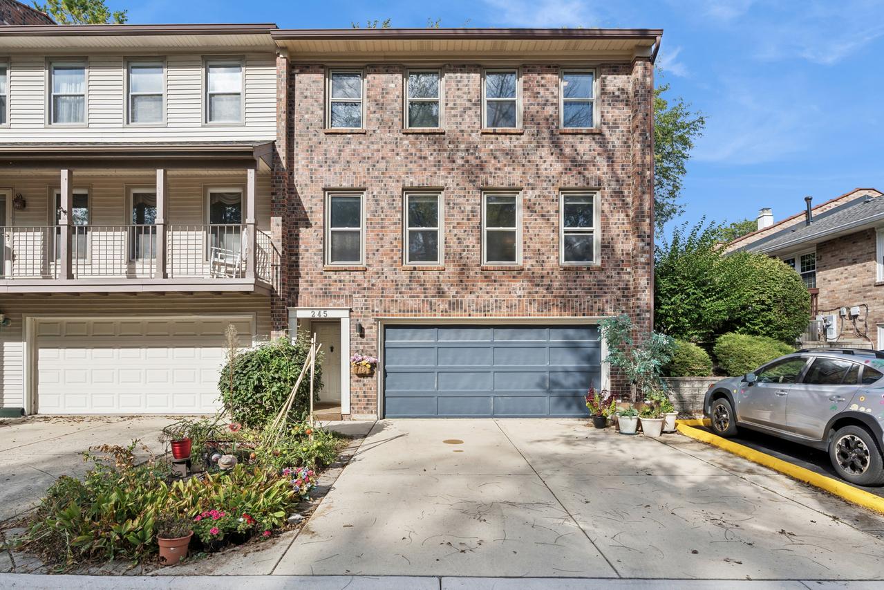245 Stone Manor Cir., Batavia, IL 60510