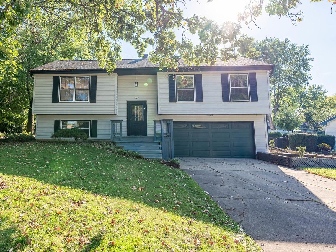 607 Silbury Ct., Mchenry, IL 60050