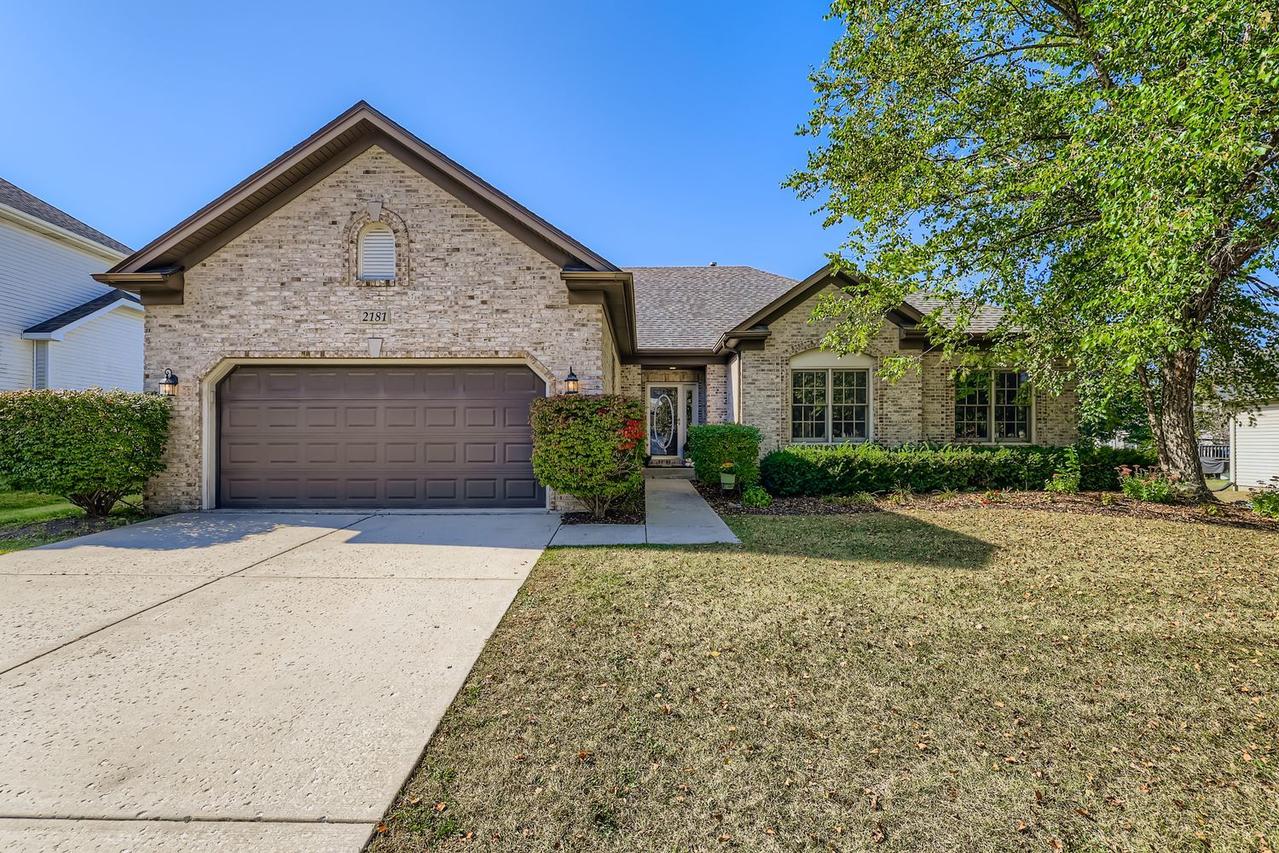 2181 W Thornwood Dr., South Elgin, IL 60177